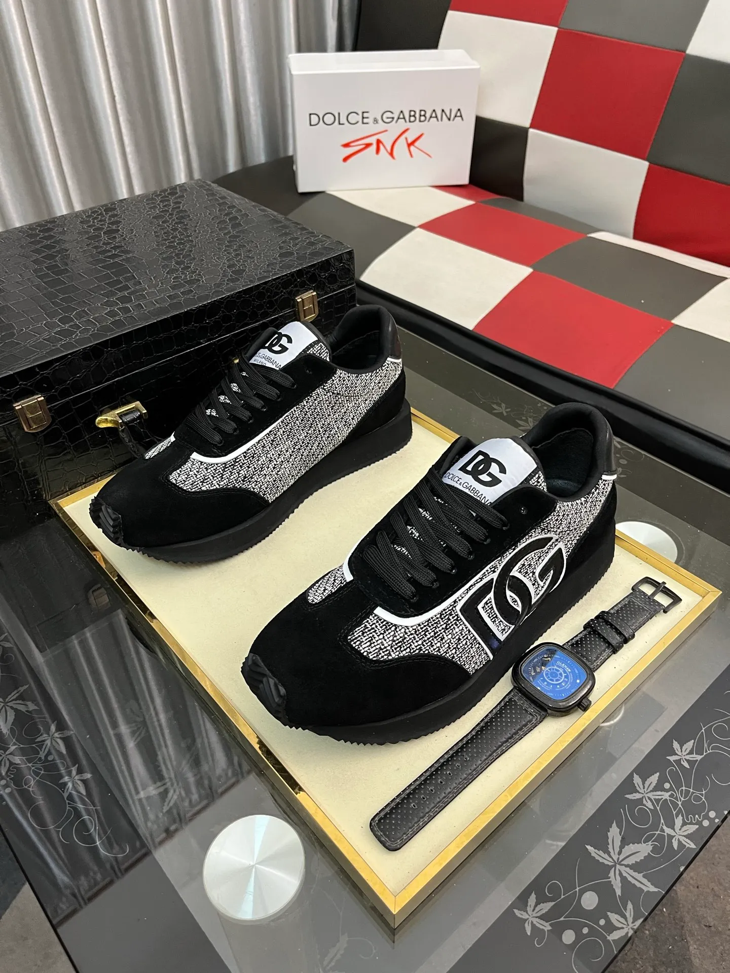 Men's shoes 💰458⌚️⌚️DG's latest popular casual shoes 🔥🔥, the tongue has the brand's iconic details, and the combination of silk cowhide and cow suede enhances the style. Fashionable and versatile, it can complement any look. Create an exquisite design with unique dynamic vitality and modern atmosphere, showing modern elegance. Size: 36-46